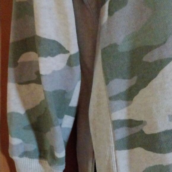 Aerie  Women Sweatshirt  Pullover Camo Crewneck Relaxed Stretch Preppy S… - Picture 5 of 16